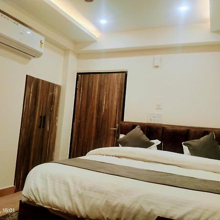 Hotel Abhinandan Ayodhya Eksteriør billede