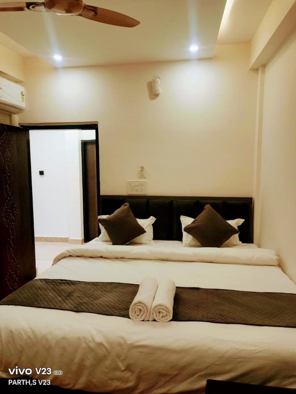 Hotel Abhinandan Ayodhya Eksteriør billede