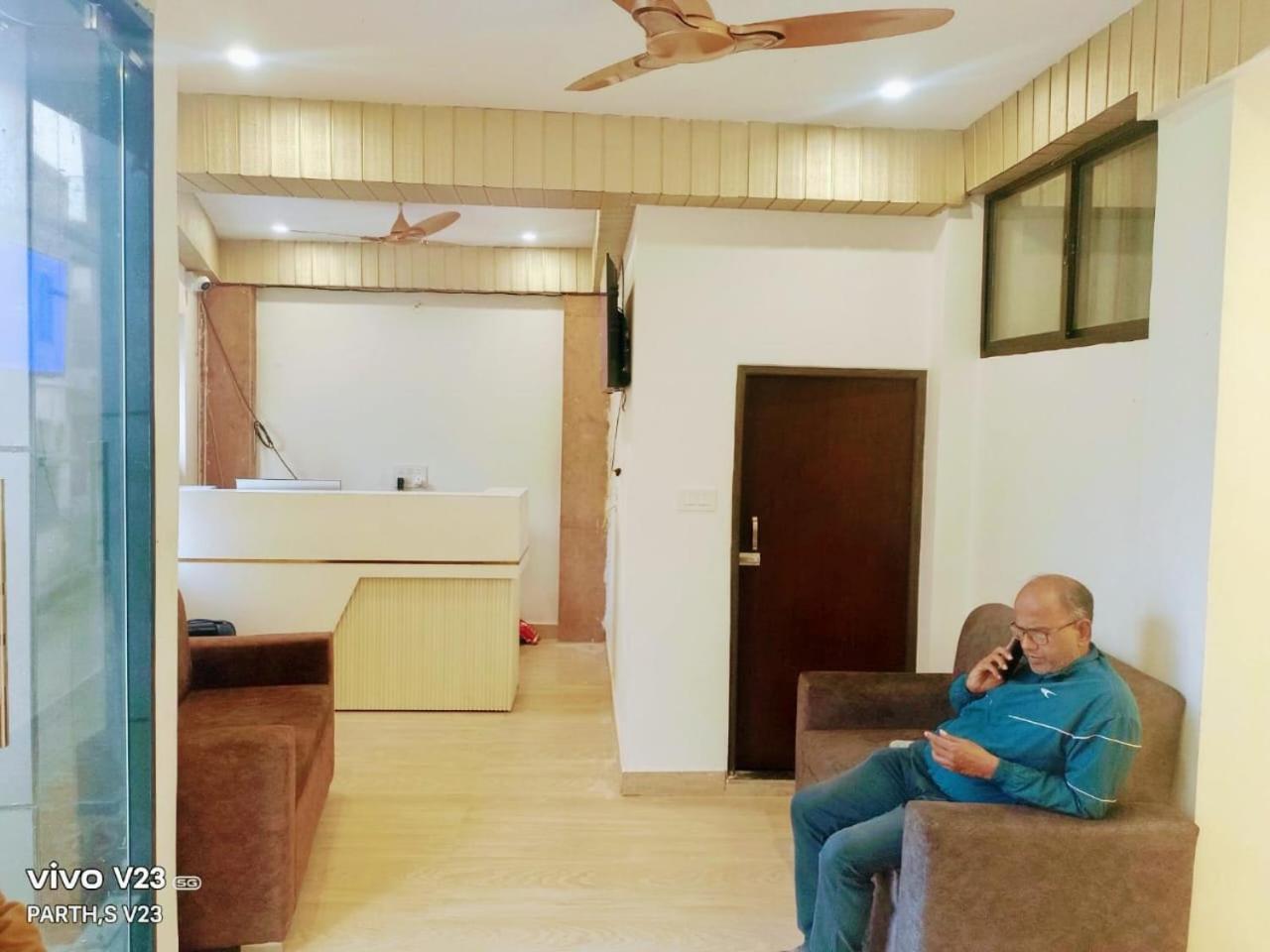 Hotel Abhinandan Ayodhya Eksteriør billede