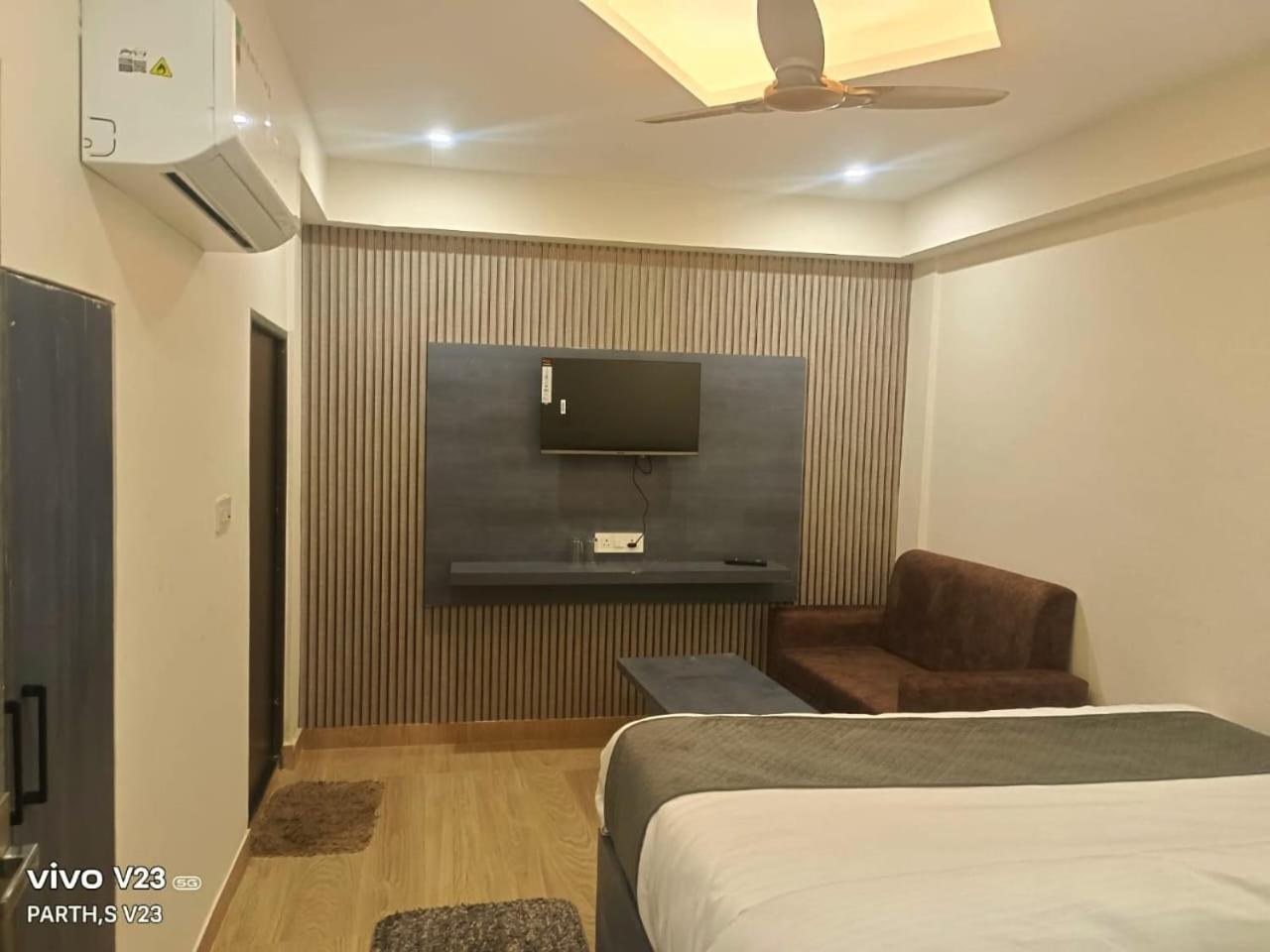 Hotel Abhinandan Ayodhya Eksteriør billede