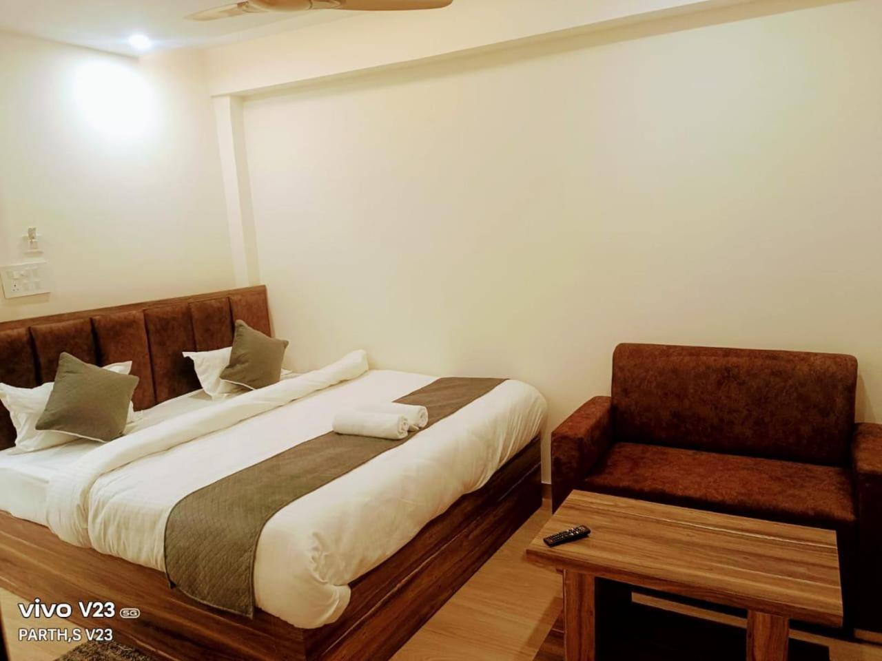Hotel Abhinandan Ayodhya Eksteriør billede