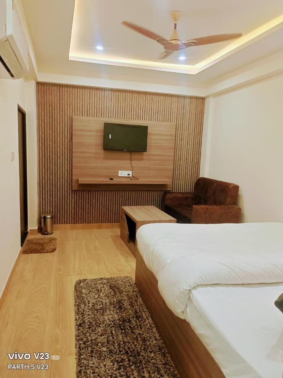Hotel Abhinandan Ayodhya Eksteriør billede