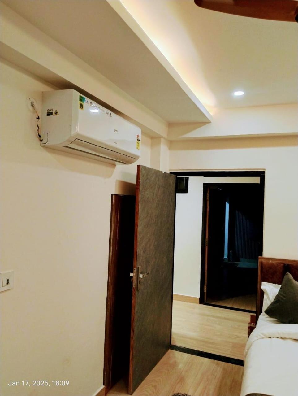 Hotel Abhinandan Ayodhya Eksteriør billede