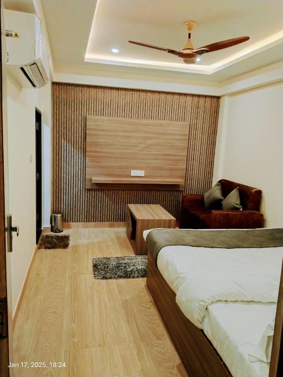 Hotel Abhinandan Ayodhya Eksteriør billede