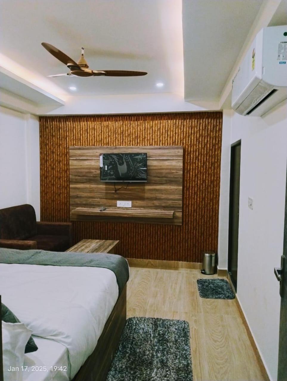 Hotel Abhinandan Ayodhya Eksteriør billede