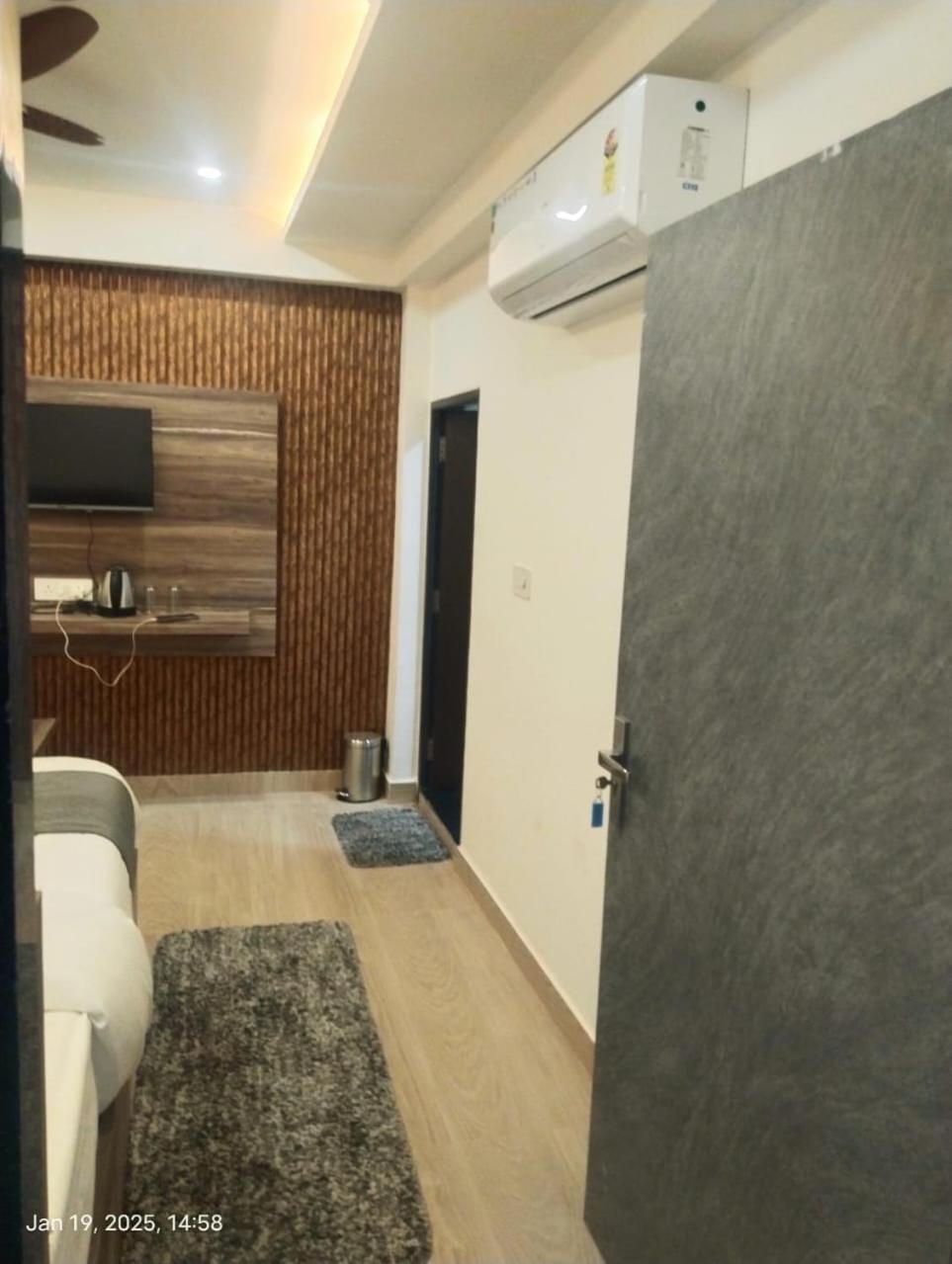 Hotel Abhinandan Ayodhya Eksteriør billede